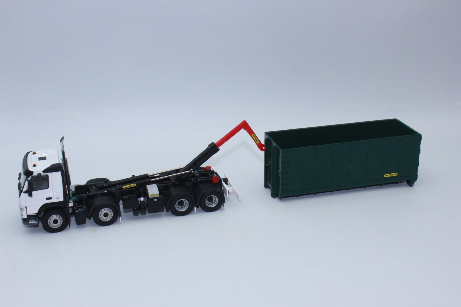 WSI 02-2428 Volvo FM4 8×4 Day Cab Lkw Abroller With Container 1:50 New Palfinger