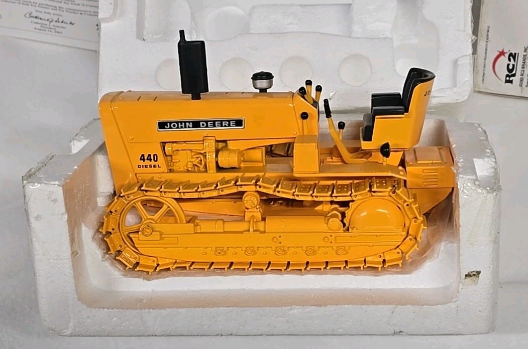 John Deere 440 Crawler 1/16 2005 Toy Truck’n Construction Show 2005 #16134-1HC