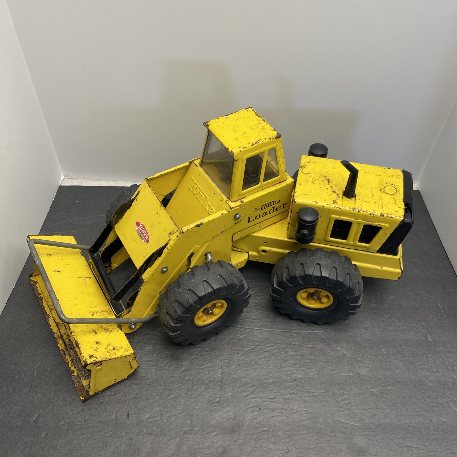 Mighty Tonka 1973-1975 Front Loader FOR PARTS OR RESTORE WORKS!!! (1849)