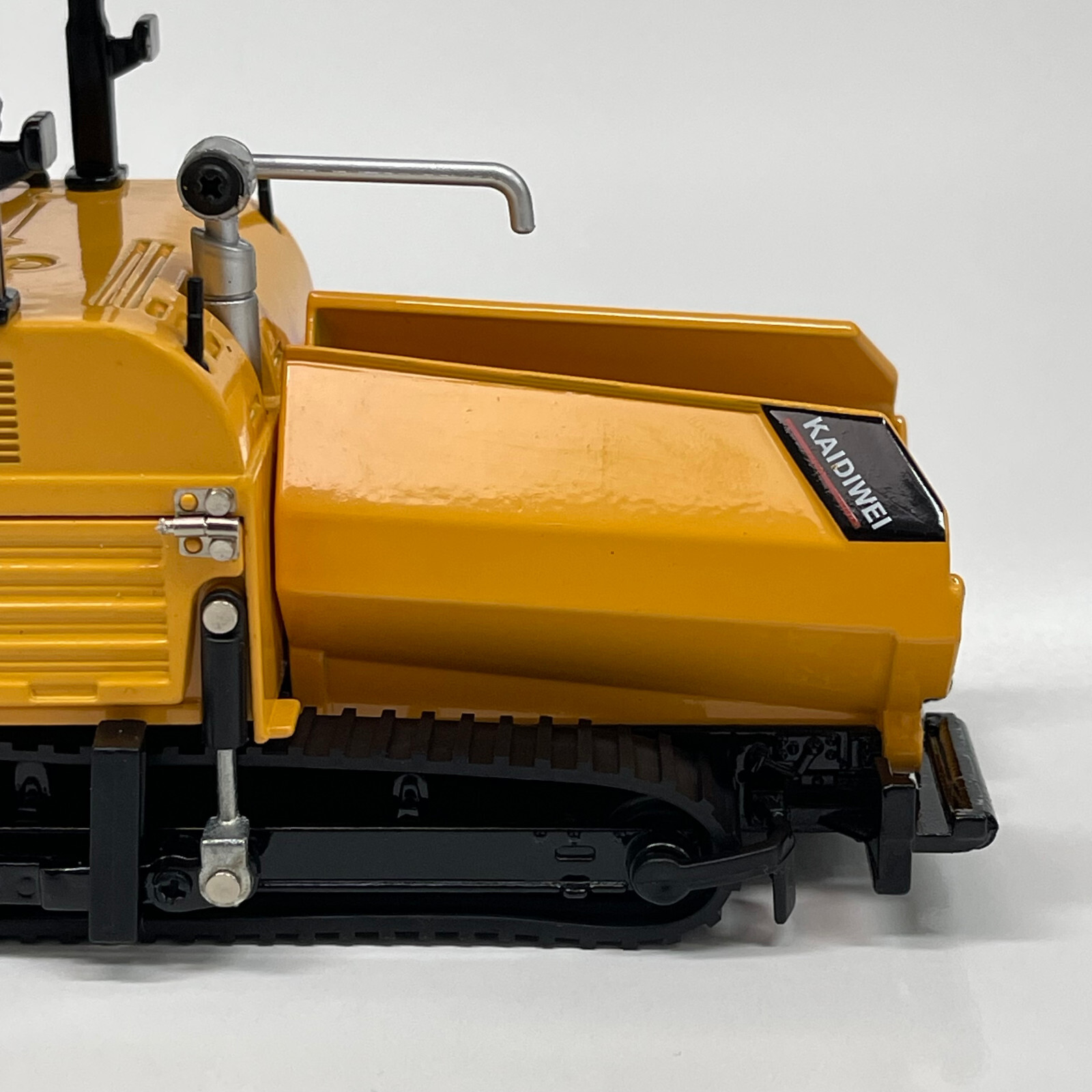 Die Cast 1:40 Scale Crawler Road Asphalt Paver Construction Replica Model Yellow