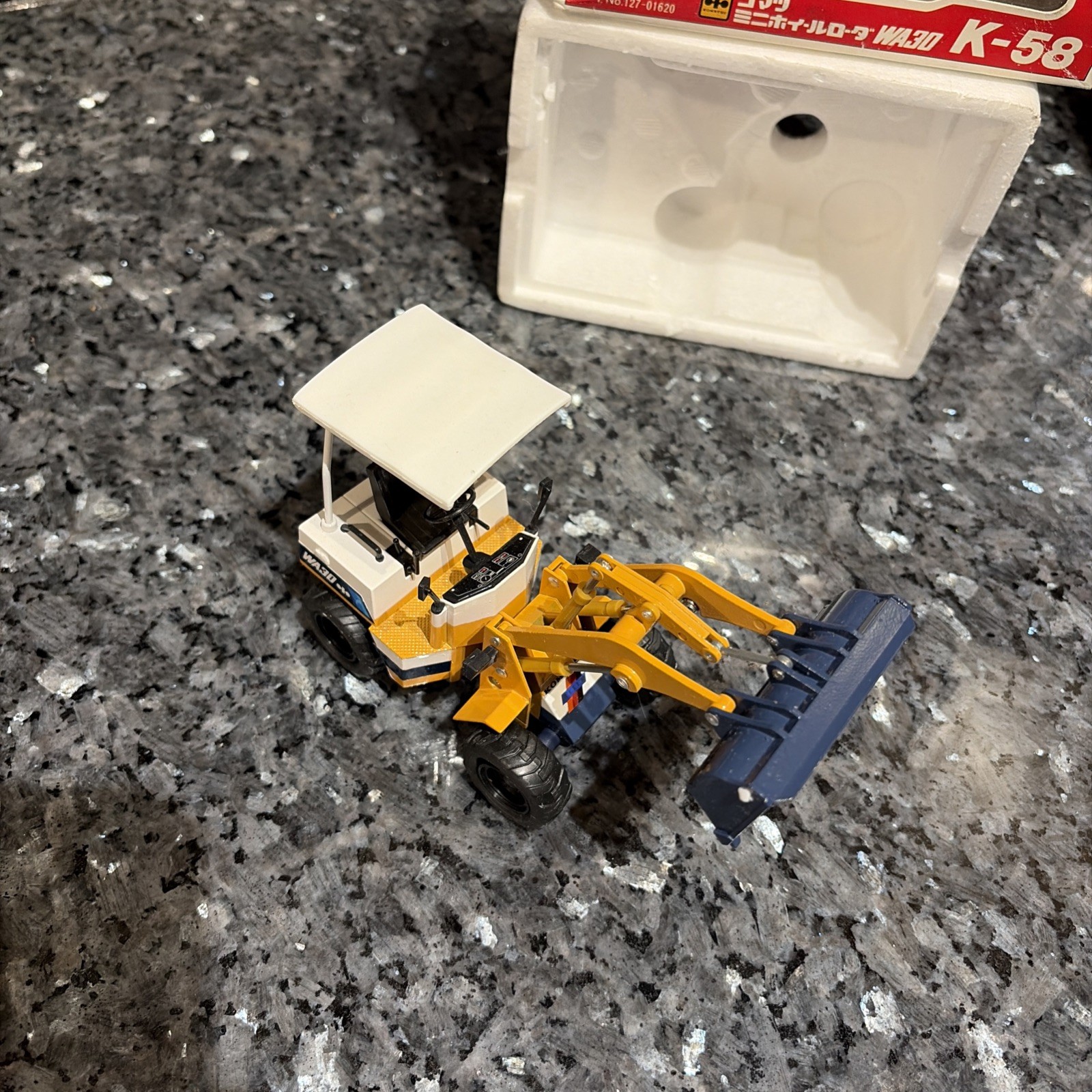Komatsu WA30 Wheel Loader – 1/25 – Diapet #K-58 – MIB
