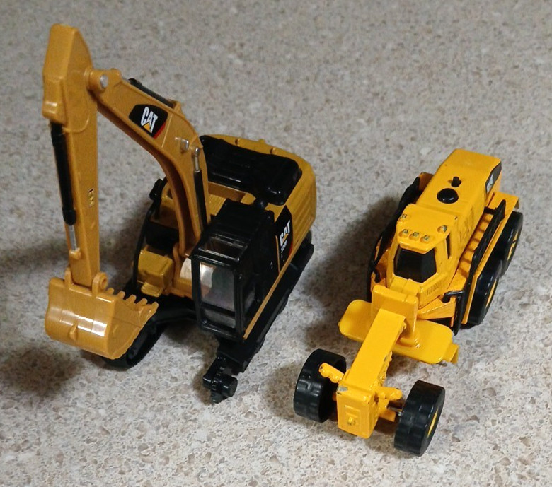 Funrise Yellow CAT Construction Road Grader Loose Diecast 1:36 2019