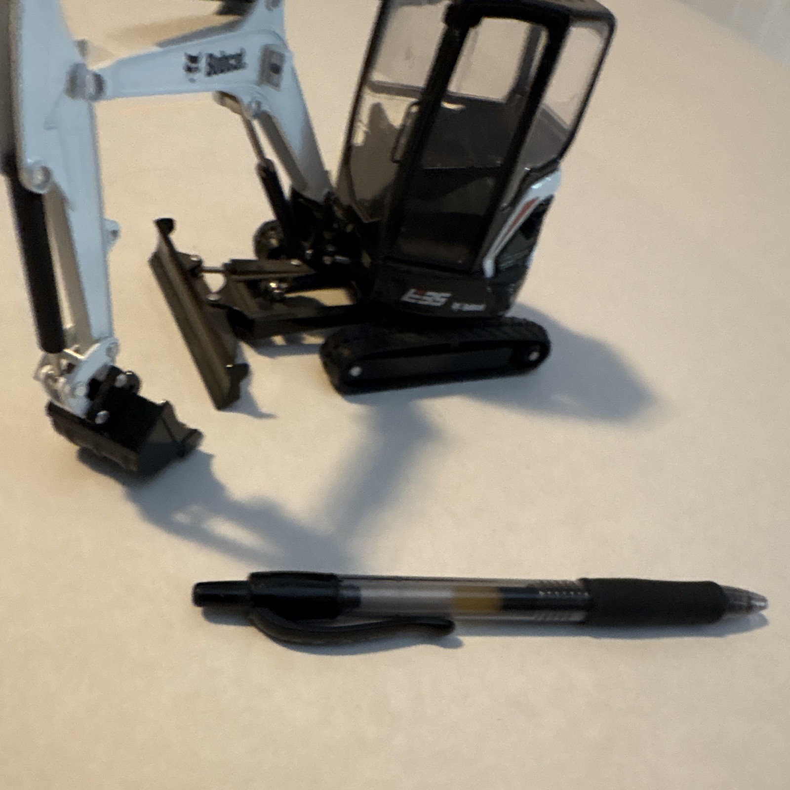 Bobcat E35 1:25 Diecast Metal Mini Excavator Model, White/Black Rubber Tracks