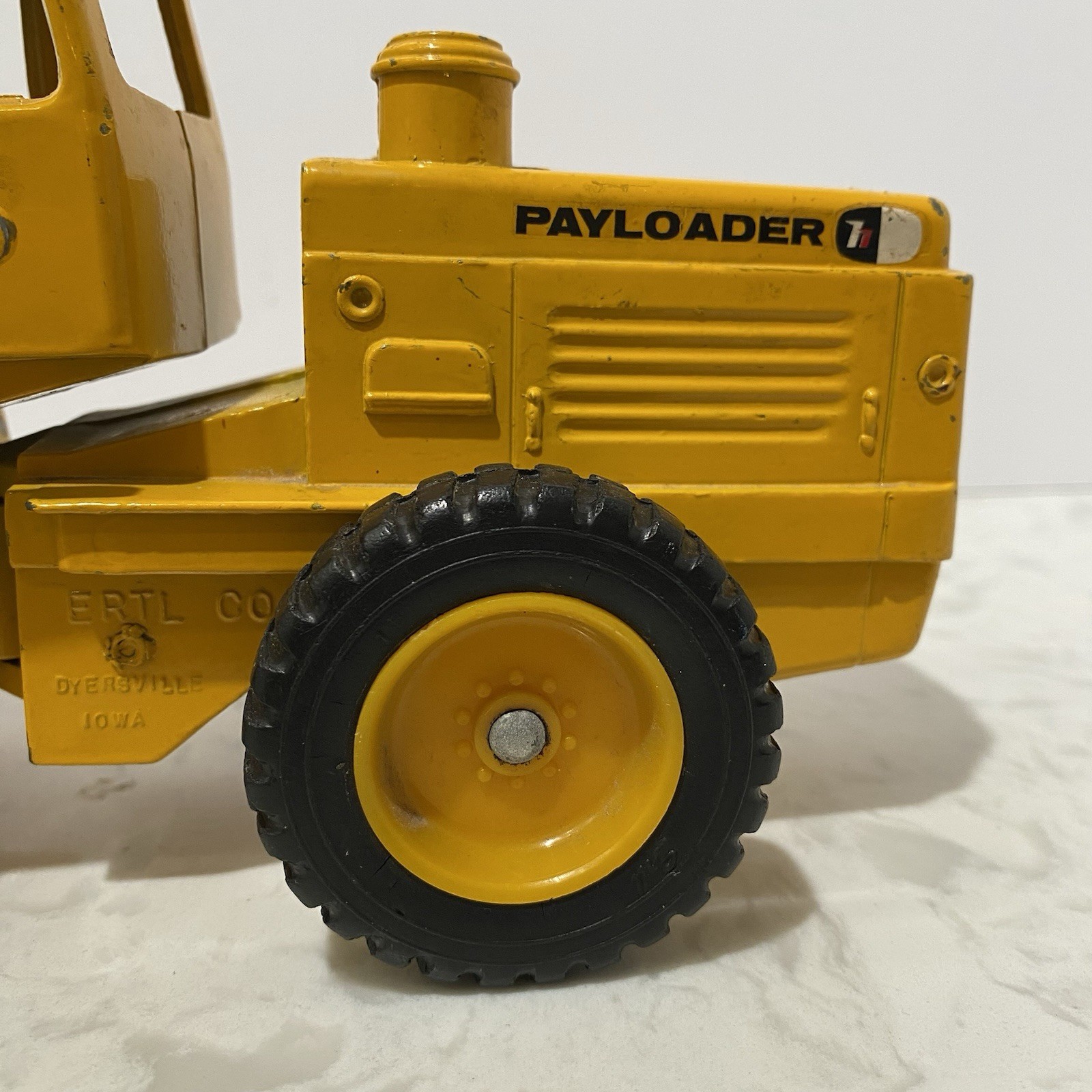ERTL International Harvester IH Hough Payloader Articulated Bucket Loader