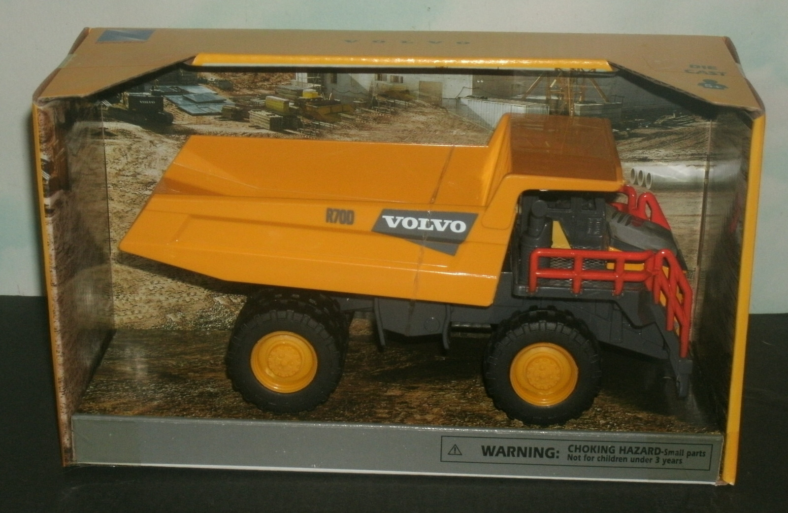 1/55 Scale Volvo R70D Rigid Hauler Dump Truck Plastic Toy (7.5″) New-Ray 32176
