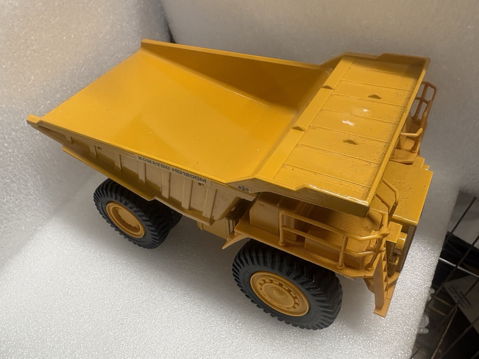 Komatsu Dump Truck Hd1200M Diecast Metal Model by Yonezawa Toys 1/50 Scale