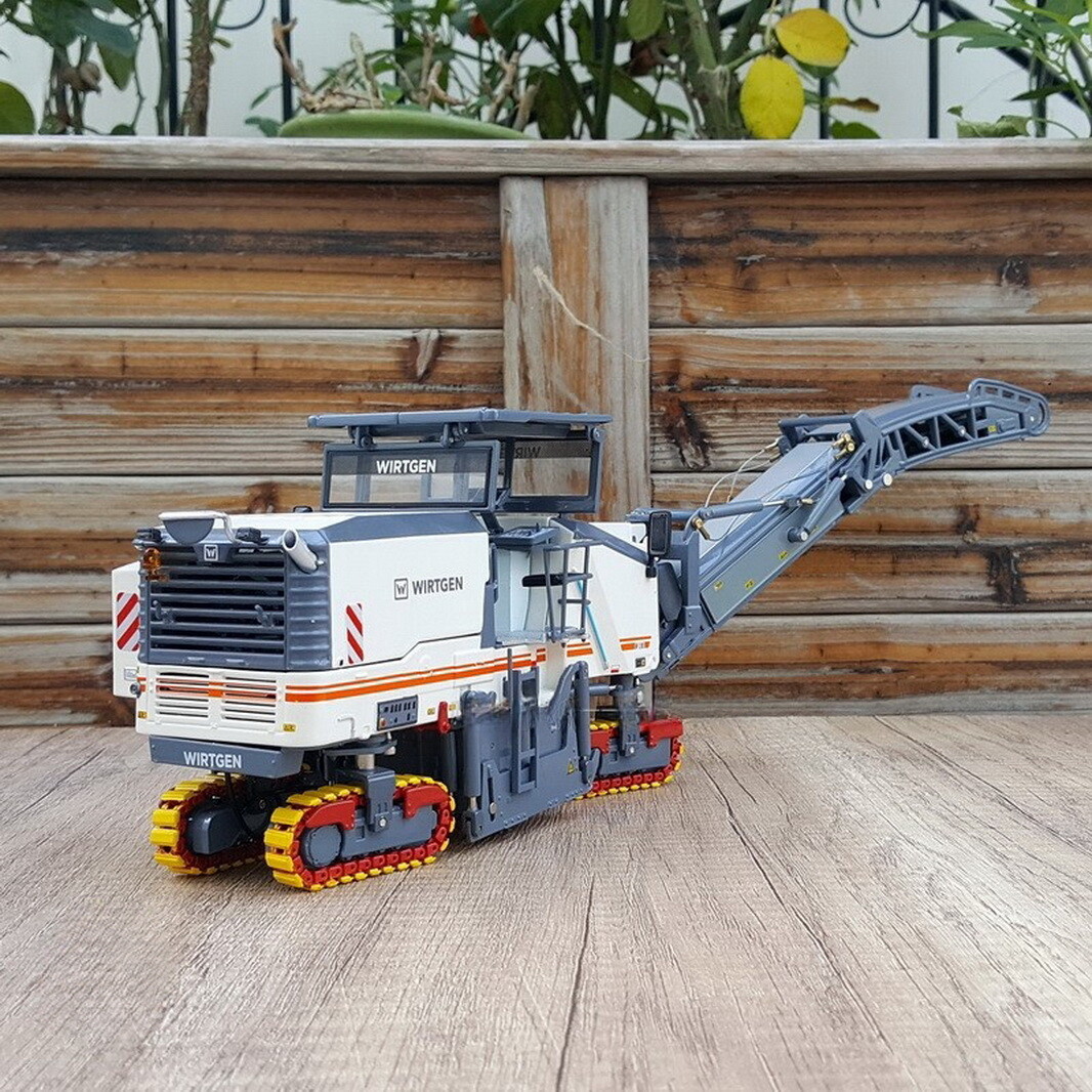 1/35 Scale WIRTGEN W195 Pavement Milling Machines Diecast Model Toy