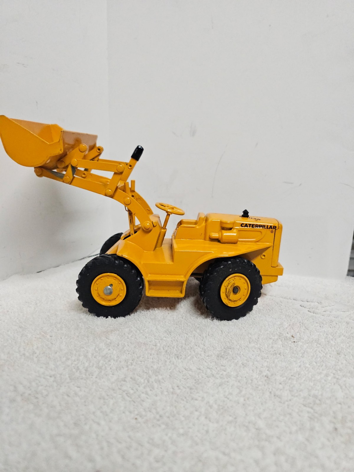 Vintage 1960s ERTL Caterpillar 944 Traxcavator 1:24 Diecast Loader w/ Box EUC