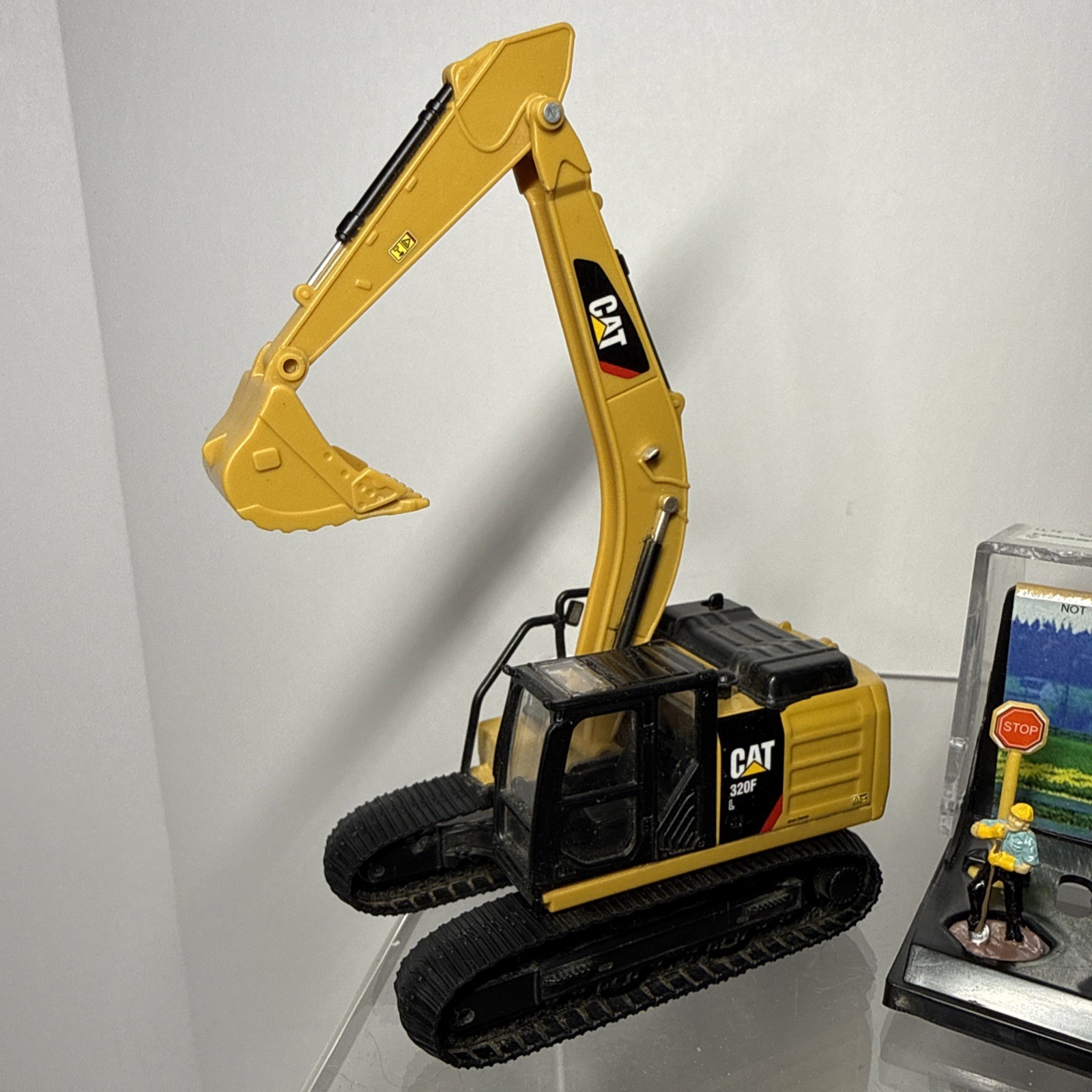 Diecast Masters | 1:64 Scale Cat 320F L Hydraulic Excavator And 1:87 Bull Dozer