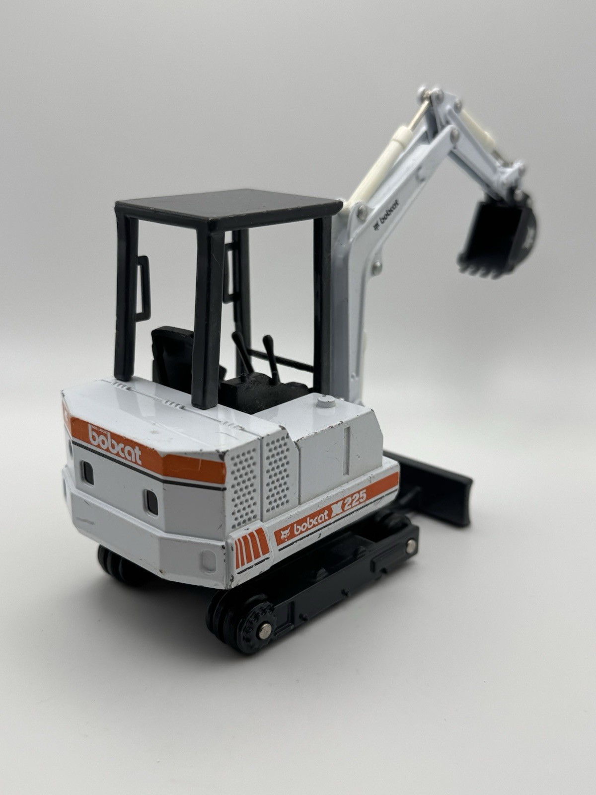 1/25 Mini Bobcat Hydraulic Excavator X225 DieCast Melroe by New Clover See Pics
