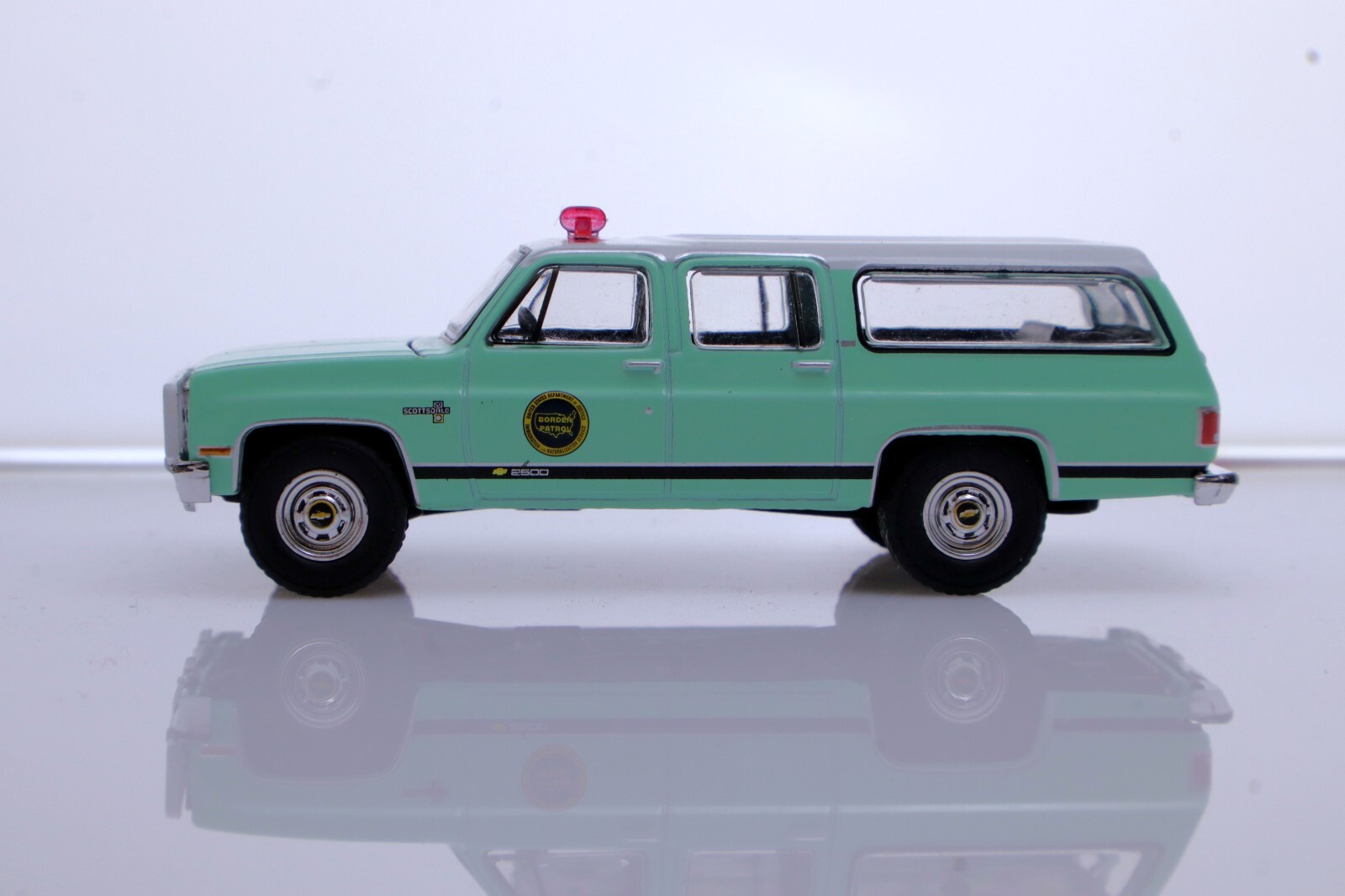 1990 Chevy Suburban K20 Square Body 1/64 Scale Diecast Model CBP Border Patrol
