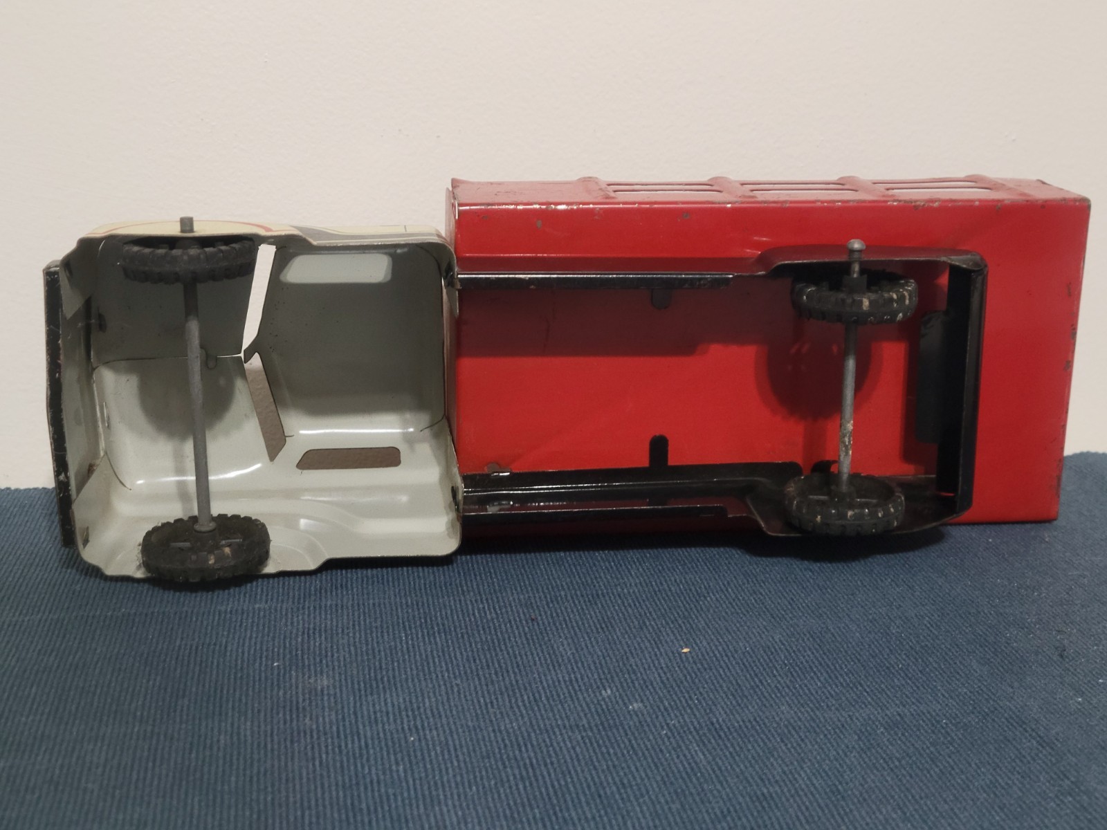 ​Vintage 1950s Marx Lumar Tin Litho Stake Bed Truck – COE Design – All Original