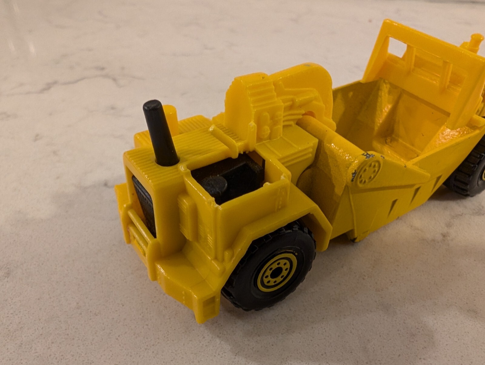 VTG 1980s 1990s Hot Wheels CAT Earth Mover wheel tractor-scraper #3715 DAMAGED