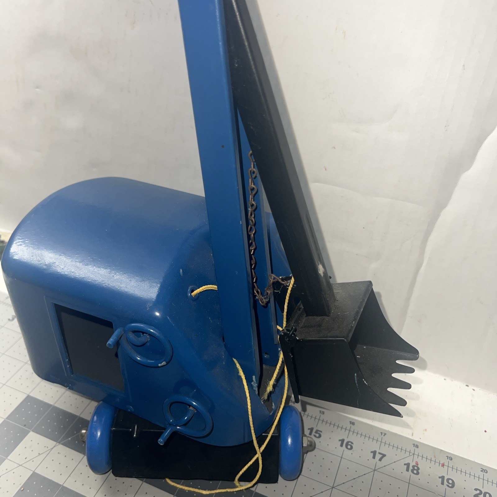 Structo Toy Pressed Steel Crane Blue Paint Mobile Winche Original