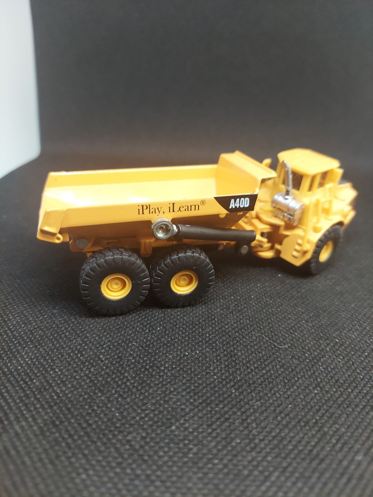 Volvo A40D Articulated Quarry Dump Truck – iPlay, iLearn 5” Die-cast