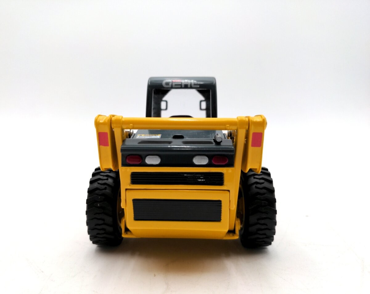 Die Cast Promotions 20002 1:25 Scale Gehl Skid Loader Model 7800 NIB