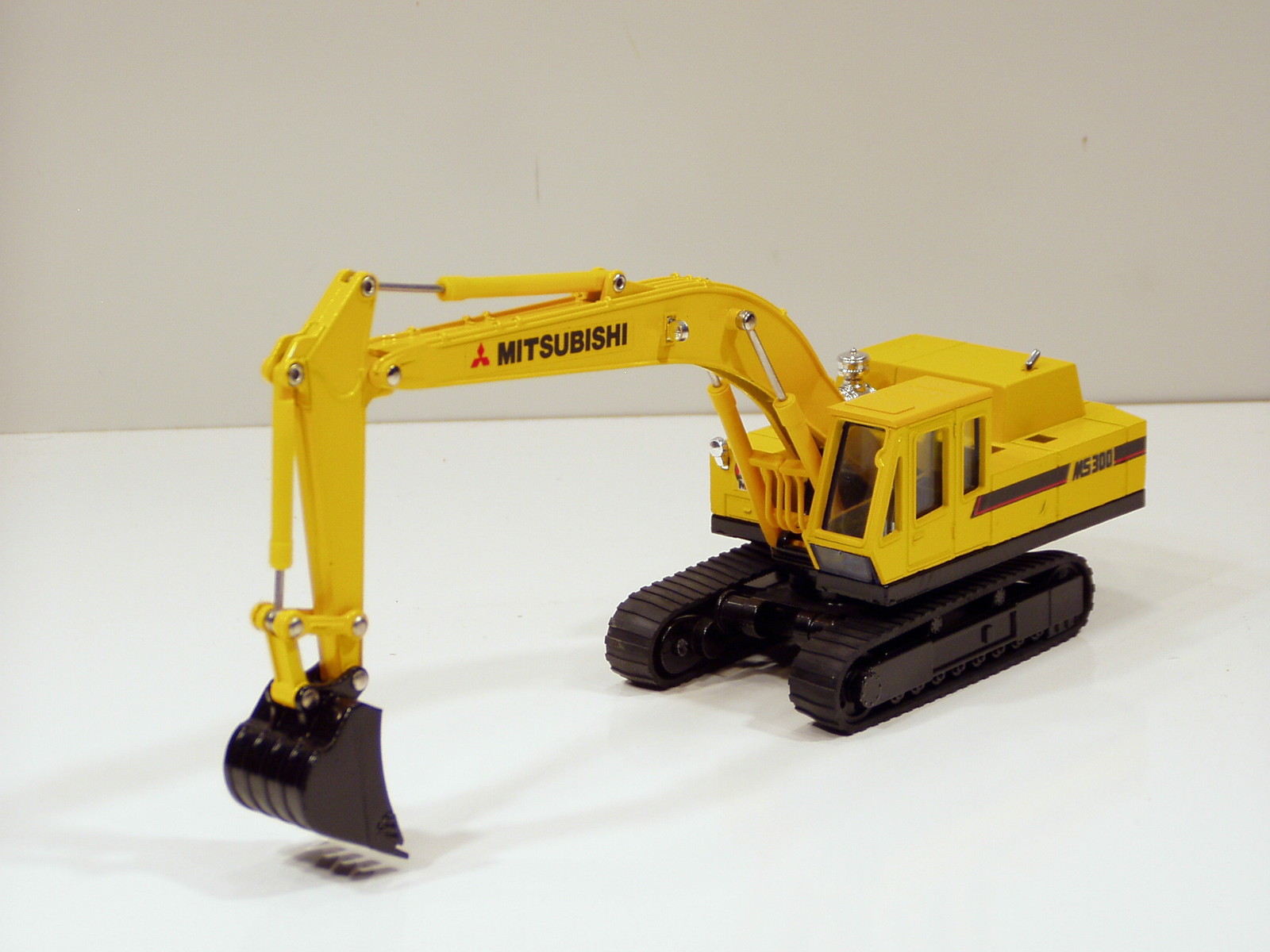 Mitsubishi MS300 Excavator – 1/48 – Shinsei #606 – N.MIB