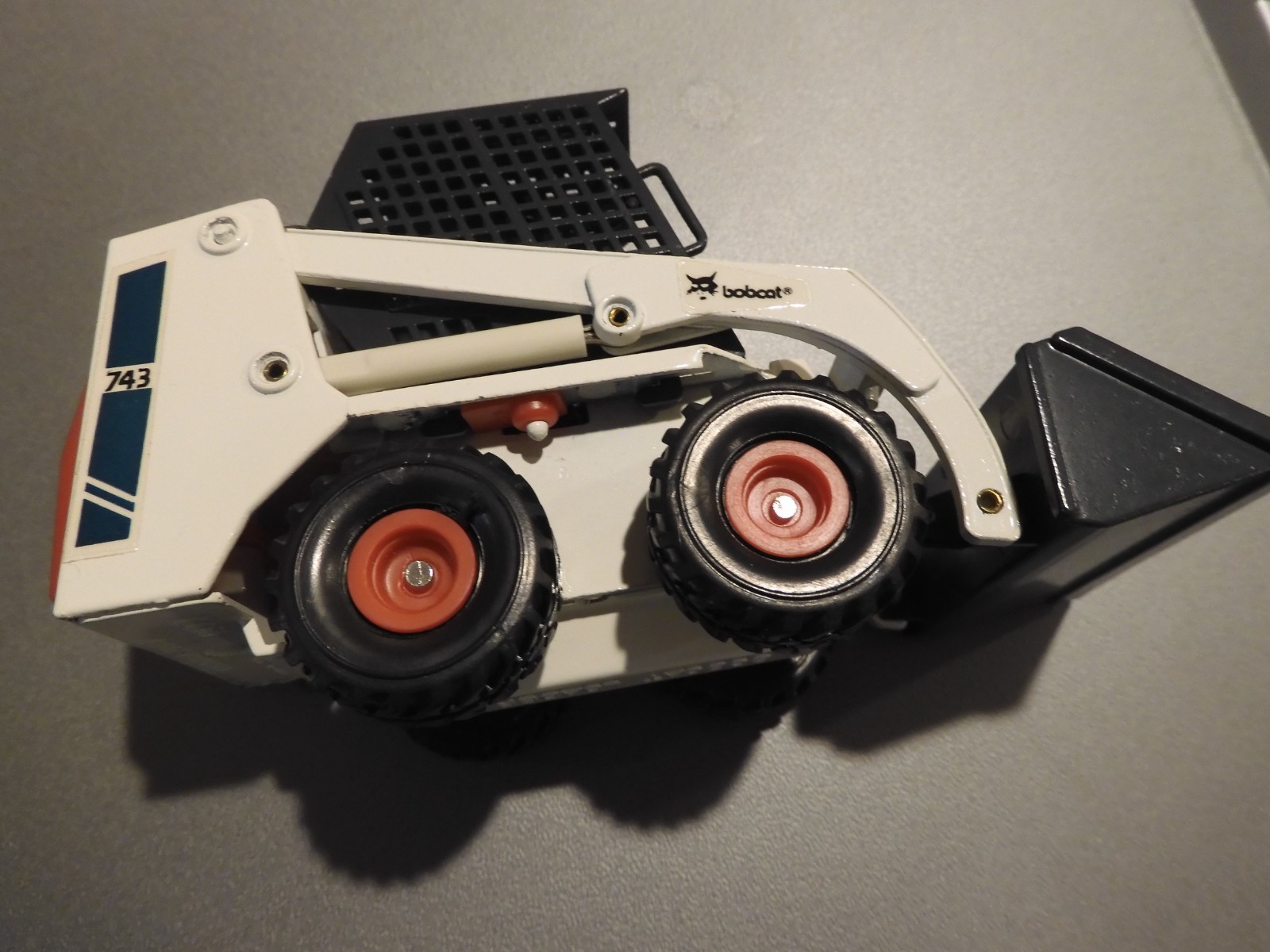 VINTAGE BOBCAT CLOVER 743 SKID STEER LOADER 1:19 SCALE 4431