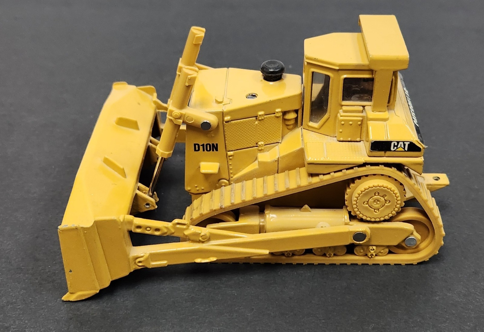 Vintage ERTL Caterpillar D10N Track-Type Tractor Bulldozer 1:50 Scale Diecast