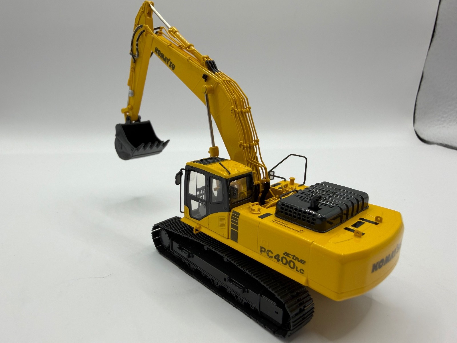 Classic Mint collectables Komatsu PC400LC-7 1:87 precision model #10/20