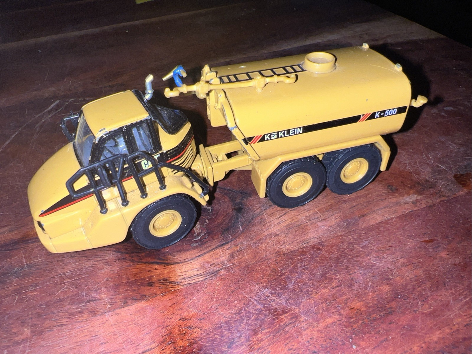 Norscot Caterpillar CAT Klein K500 Water Truck 1/87 #5203 *Missing Wheel