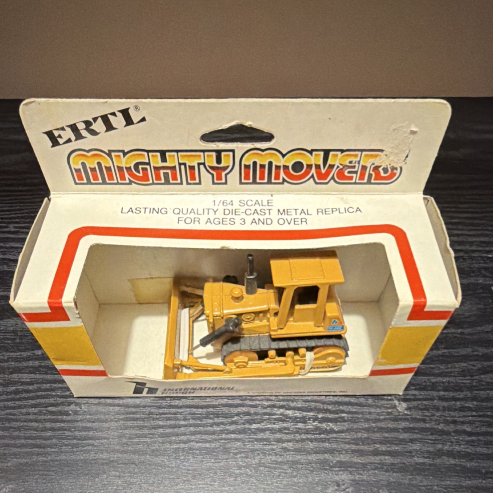 Ertl Mighty Movers International Hough Crawler 1:64 Diecast Metal Yellow