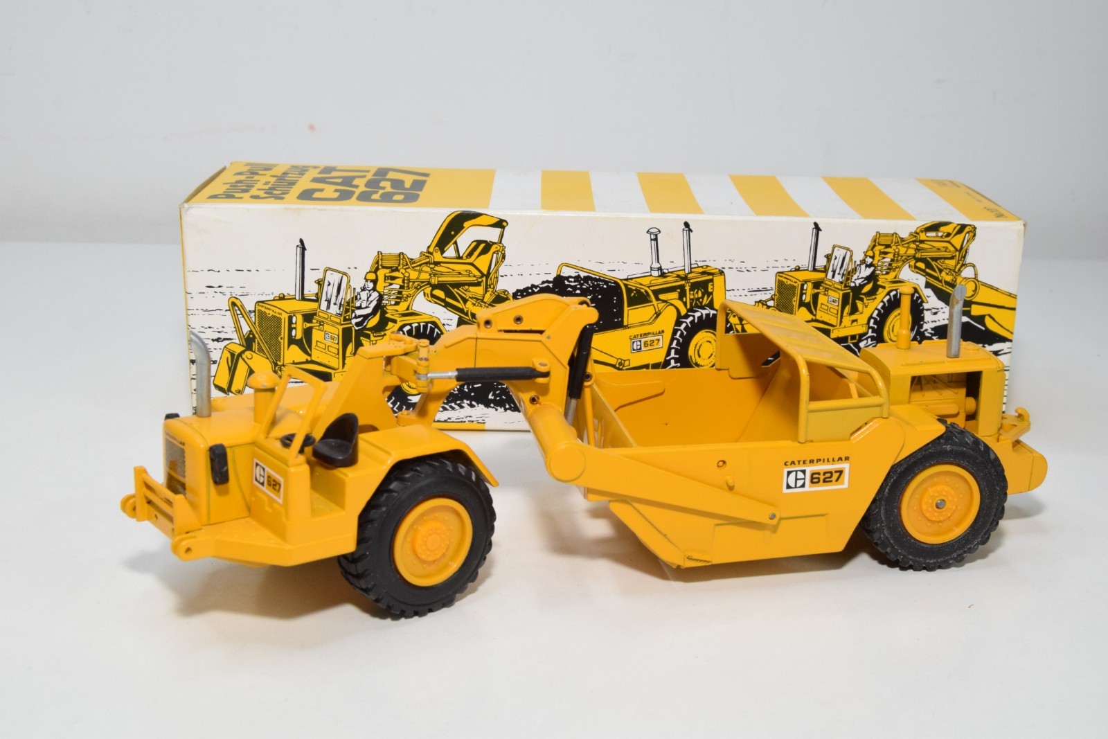 B71 1:50 NZG N.Z.G. 127 CATERPILLAR CAT 627 SCRAPER PUSH-PULL ROGUE EXHIBI 2