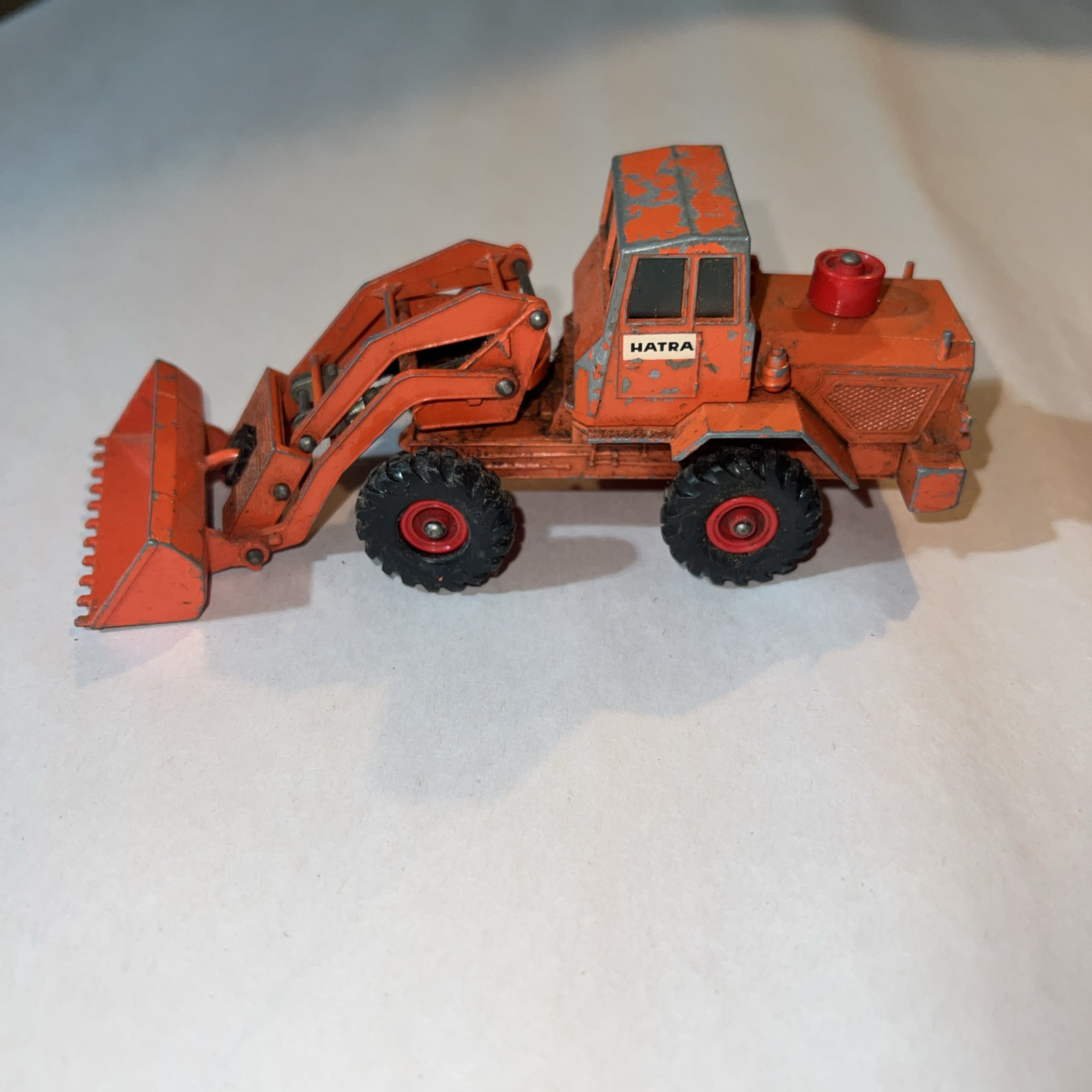 Hatra K-3 Tractor Shovel, “Matchbox” King Size Lesney England Vintage Toy