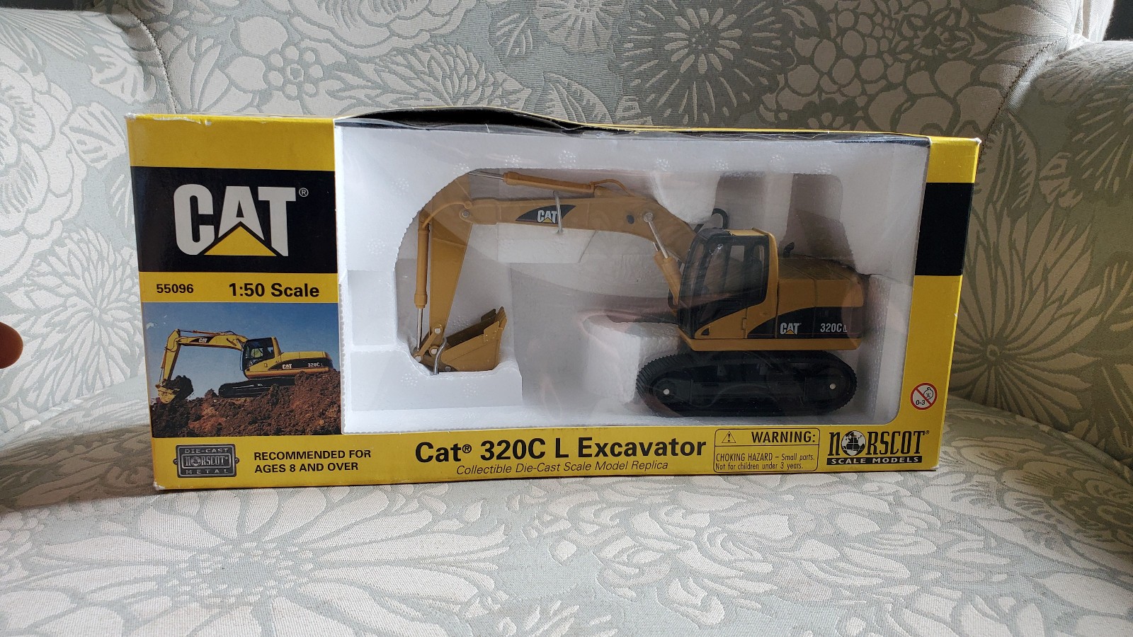 Caterpillar / CAT 320C L Hydraulic Excavator 1:50 Diecast collectible 55096