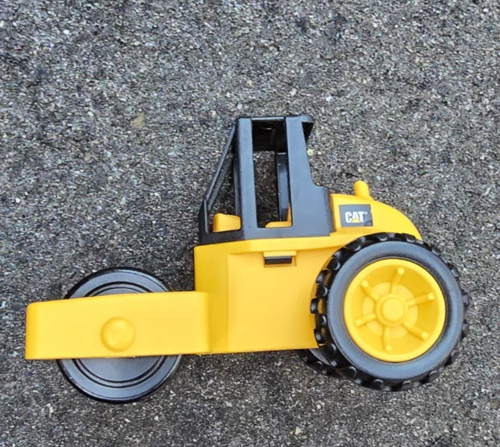 CAT Caterpillar Steam Roller Paver Tractor Toy 6″ Plastic Construction Vehicle