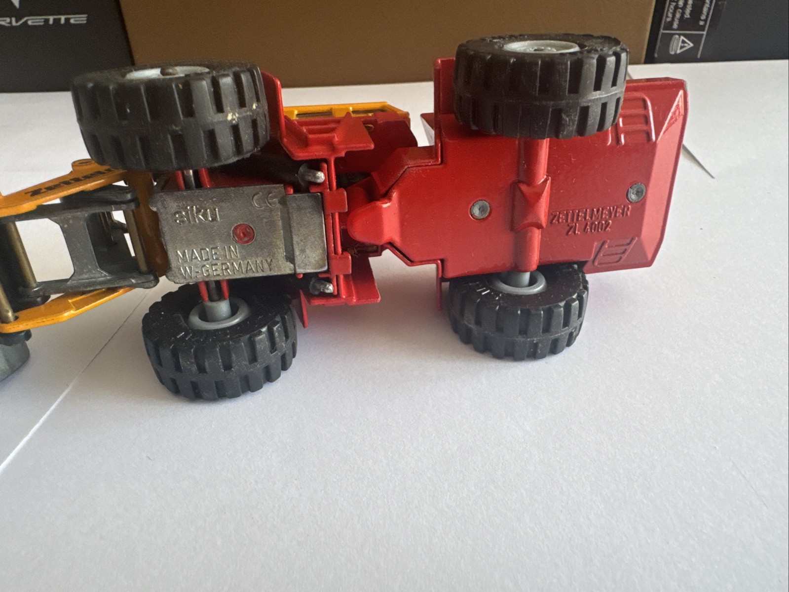 SIKU 1:55 Scale Zettemeyer Front Loader. Free Shipping