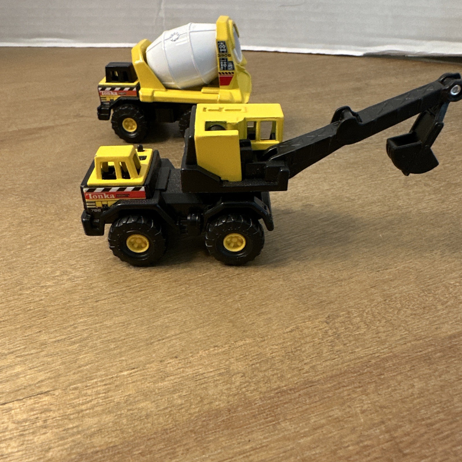 Maisto Hasbro Tonka 1998 Mini Mighty Excavator Cement Truck Construction