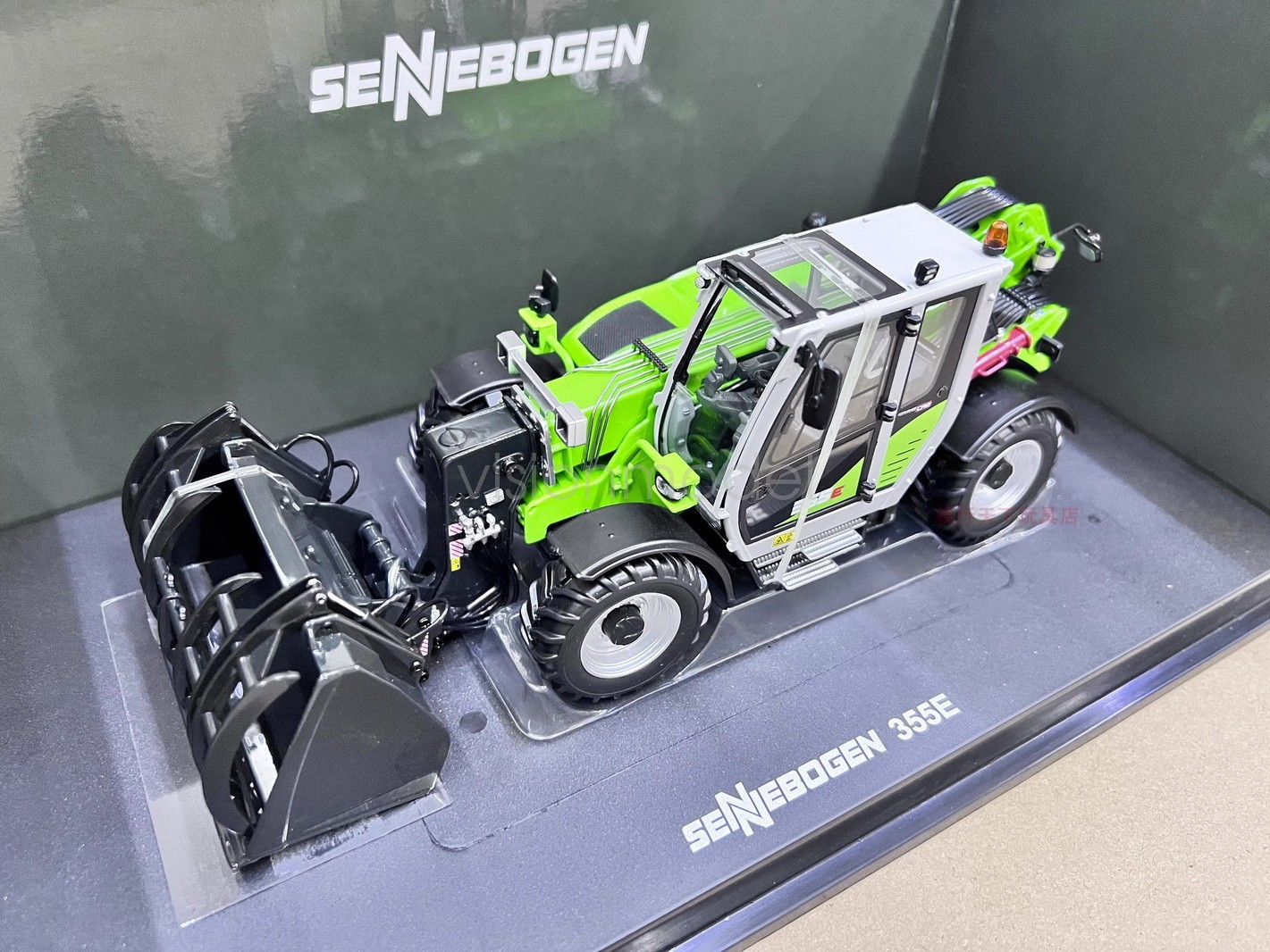 UH 1/32 Scale For Sennebogen 355E Telescopic Loader Diecasr UH8170 Toys Gift NIB
