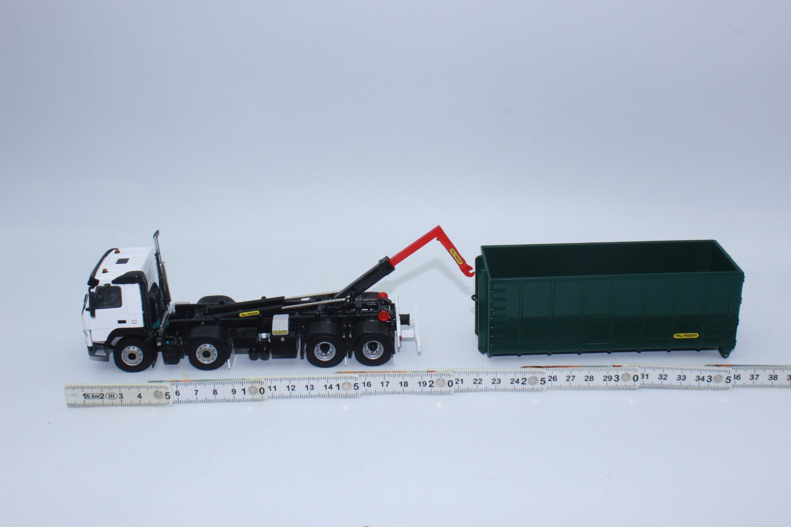 WSI 02-2428 Volvo FM4 8×4 Day Cab Lkw Abroller With Container 1:50 New Palfinger