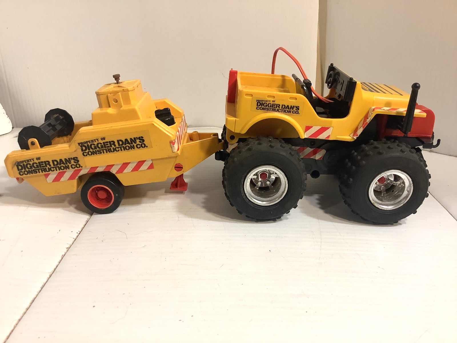 Digger Dan’s Toy Lot: Jeep(NotTested). Ultility Trailer Construction Yellow 4×4