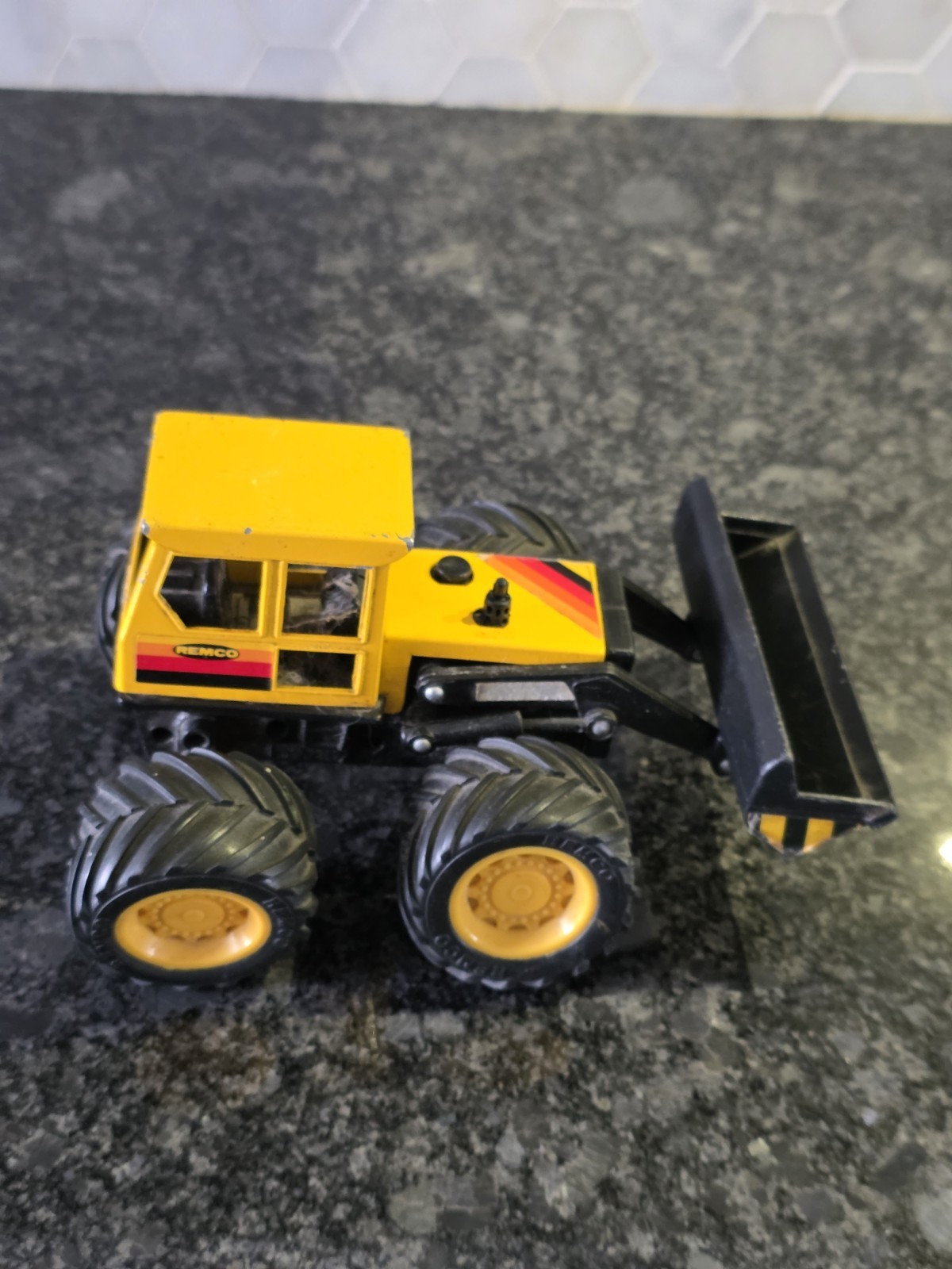 Vintage, Die Cast Yellow BULLDOZER Toy Construction Equipment REMCO(K)
