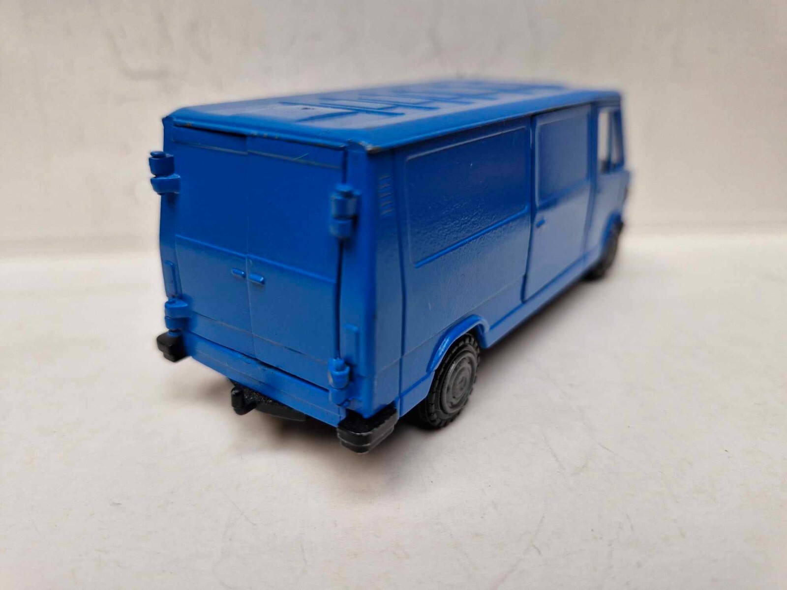 Vintage Conrad 1604 MERCEDES BENZ 208 310D LWB low roof van 1983-88 1:50 used un