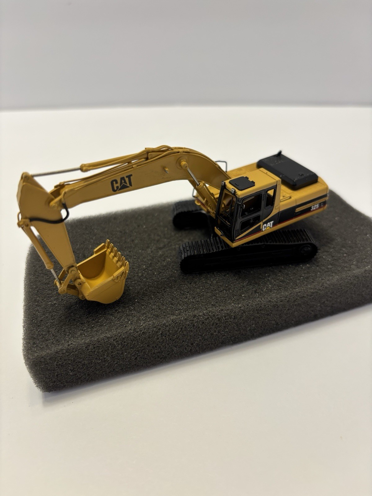 Classic Construction Models Cat 325L Hydraulic Excavator 1:87 Brass Limited Edi…