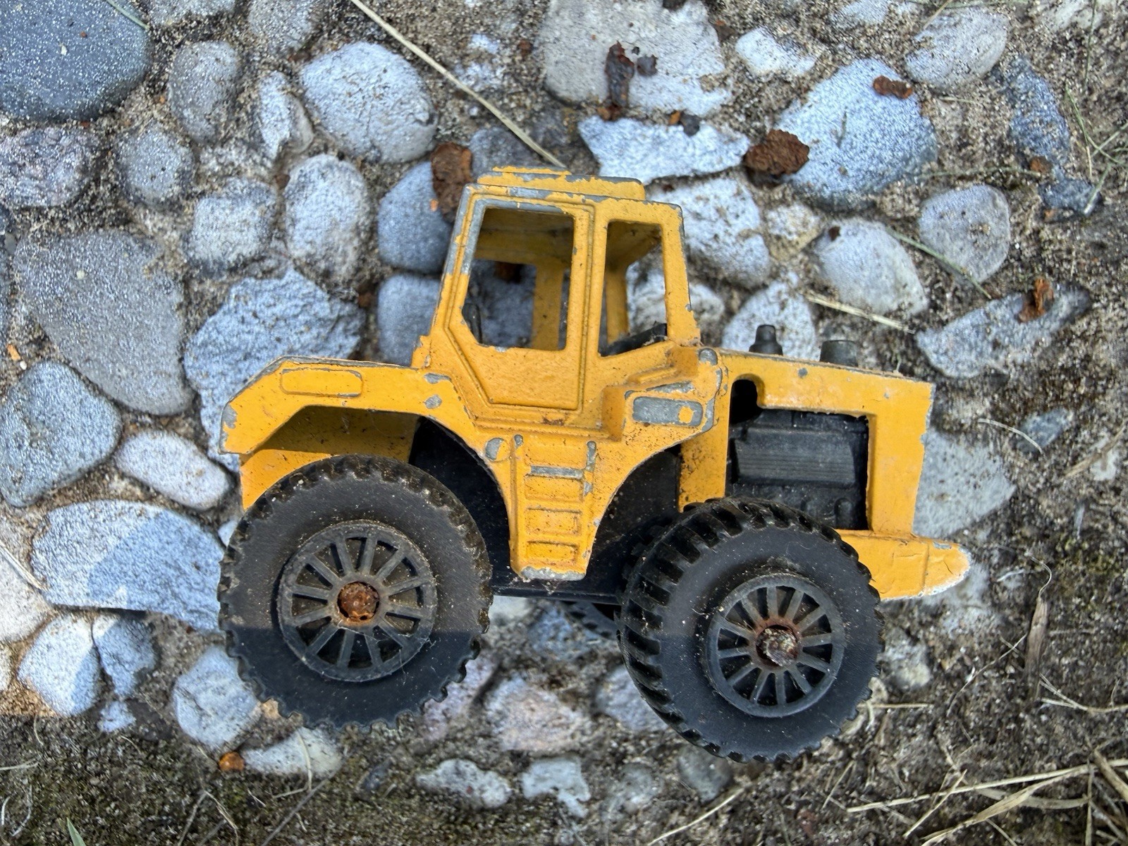 Tootsie Toy®️Front Loader Die Cast Made In China 1987 minus Bucket