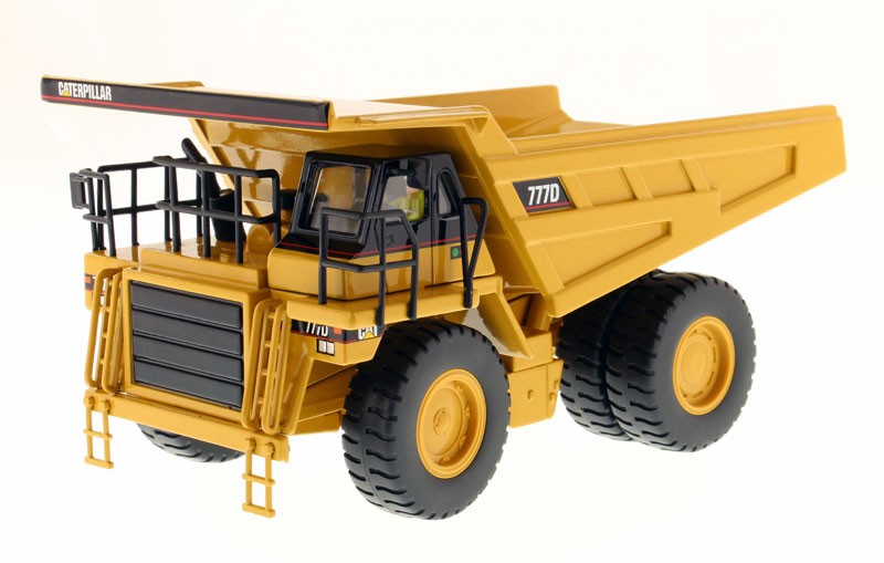 DIECAST MASTERS – CATERPILLAR 777D with Figure – 1/50 – DCM85104