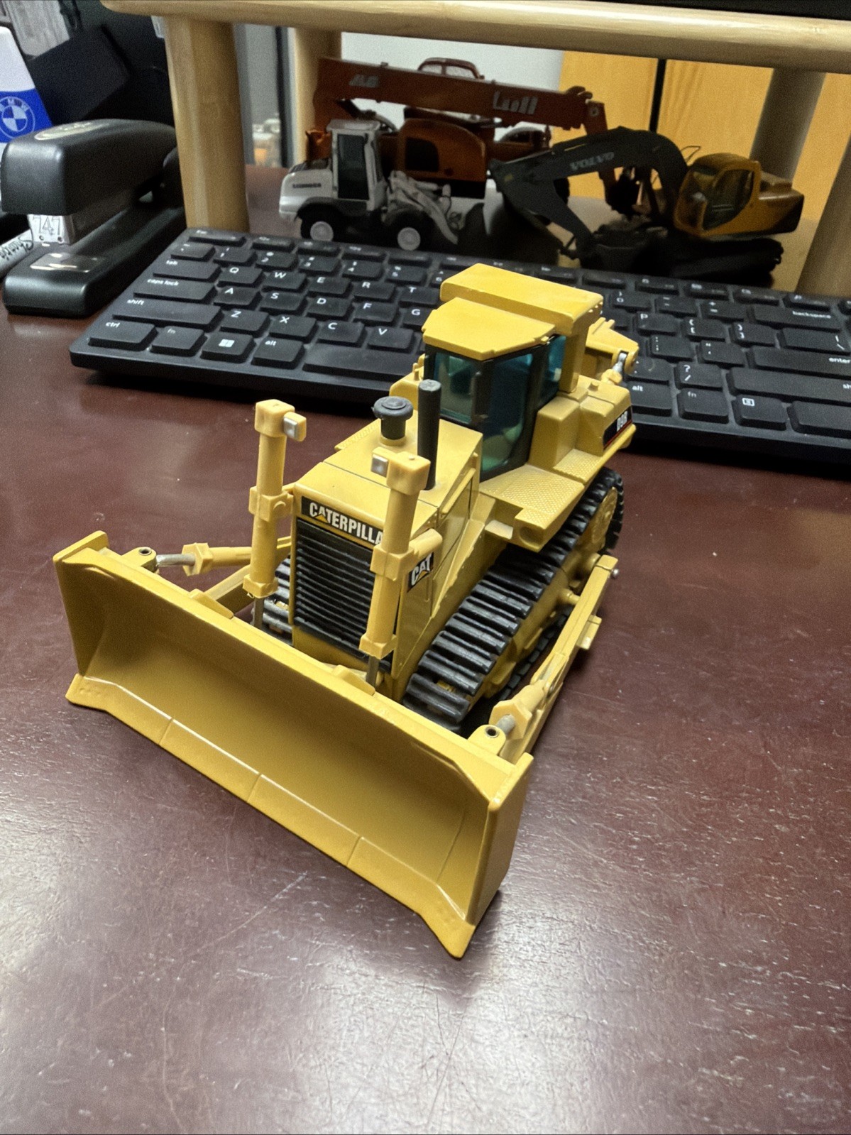 1:50 Caterpillar Cat D9R Dozer with Ripper – NZG