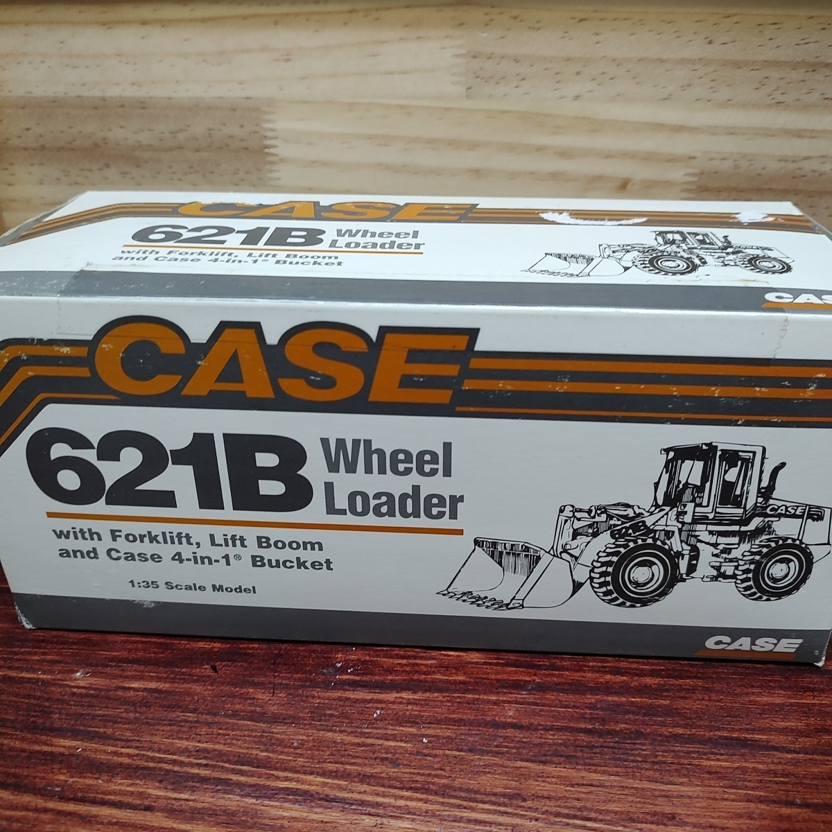 HTF 1/35 Case 621B Industrial Wheel Loader w/Forklift, Boom & 4-in-1 Bucket NIB