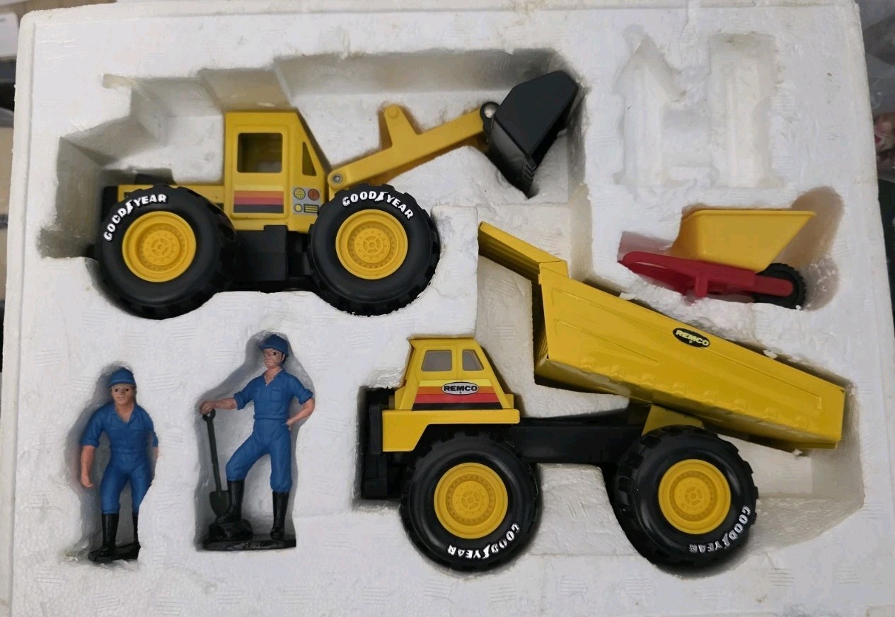 Remco 7 Piece Heavy Metal Road Construction Set – Pressed Steel – Missing Signs