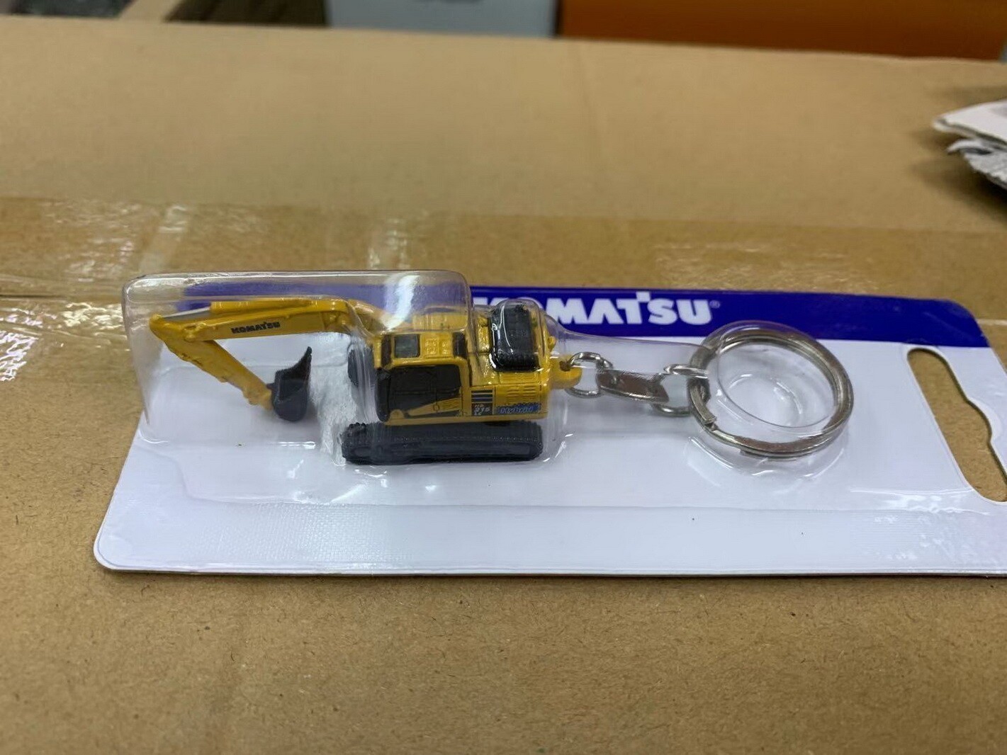 Universal Hobbies Komatsu HB215 Hybrid Excavator Diecast Key ring Key Fob UH5852