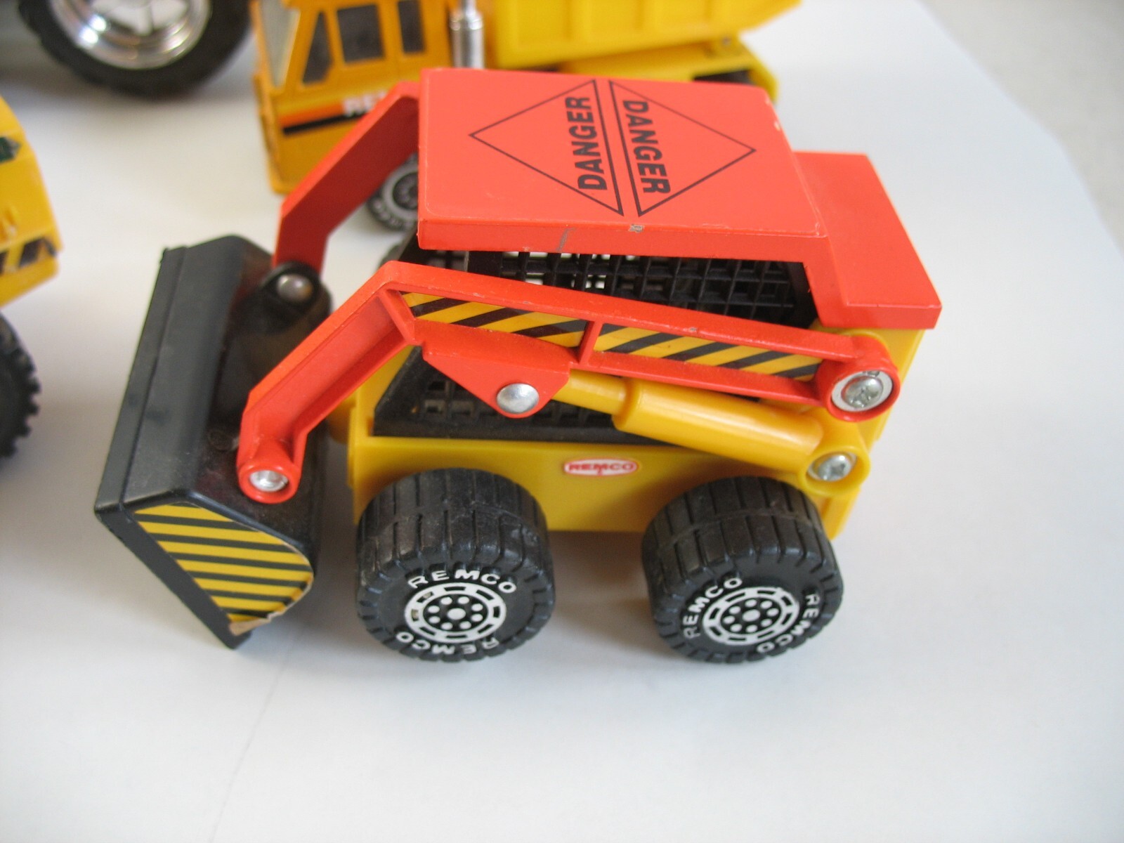 Lot 6 Vintage Remco Tootsie toy & others Construction vehicles toys