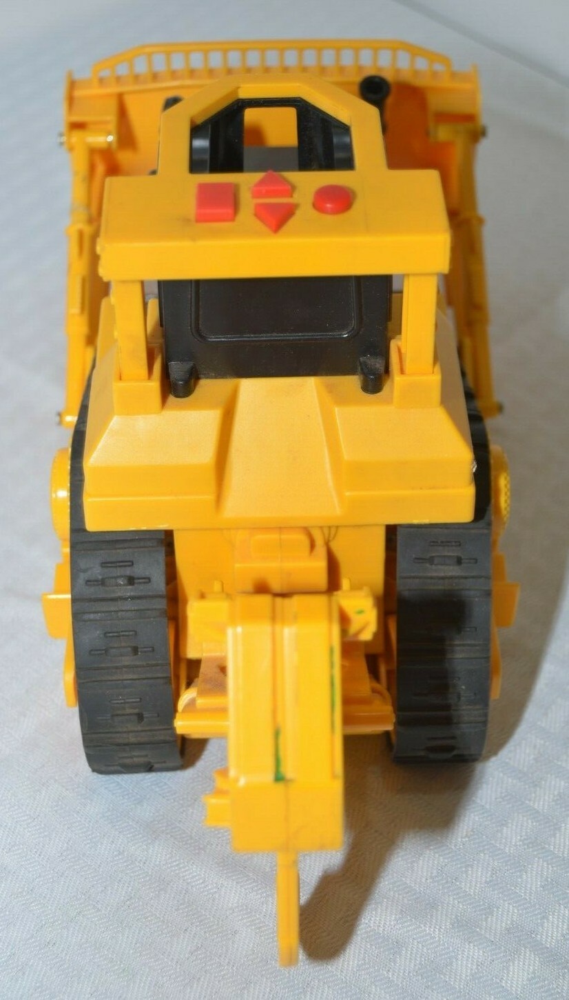 VTG Caterpillar CAT D9T Yellow Truck Model High Line Series