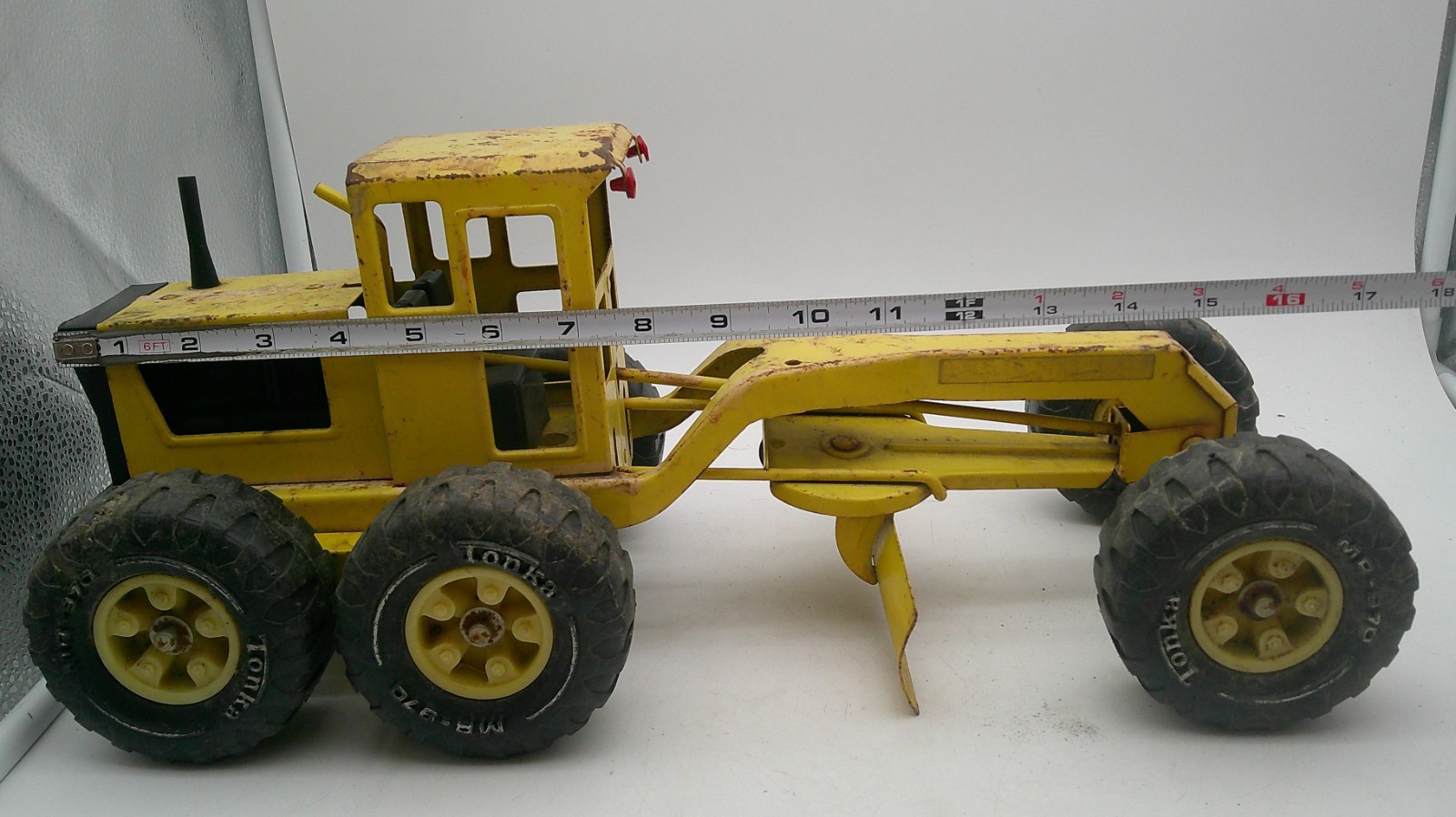 Vintage Tonka Pressed Steel Road Grader MR-970 17.5″ Fair Condition