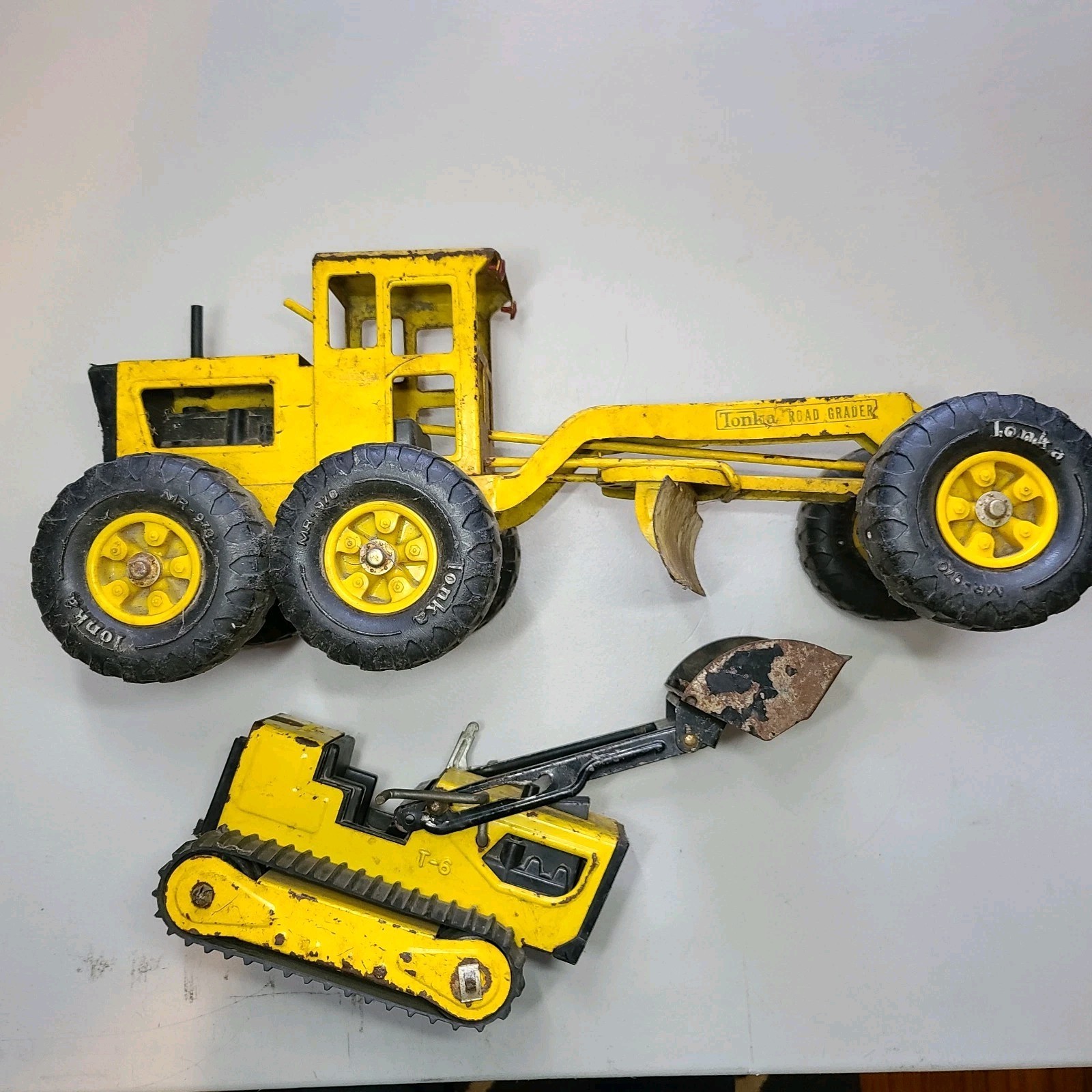 2 Vintage 1970s Tonka Truck Yellow Road Grader Steel With T-6 Loader