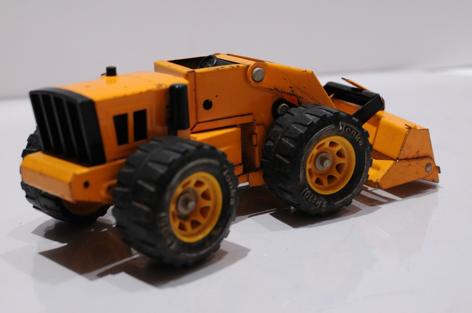 TONKA VINTAGE STEEL PRESSED BULLDOZER XT-101