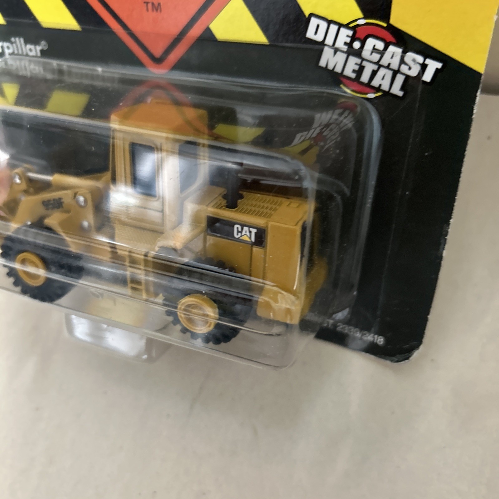 ERTL Road Construction Ahead Caterpillar 950F Wheel Loader 1995 Die-Cast NEW bx1